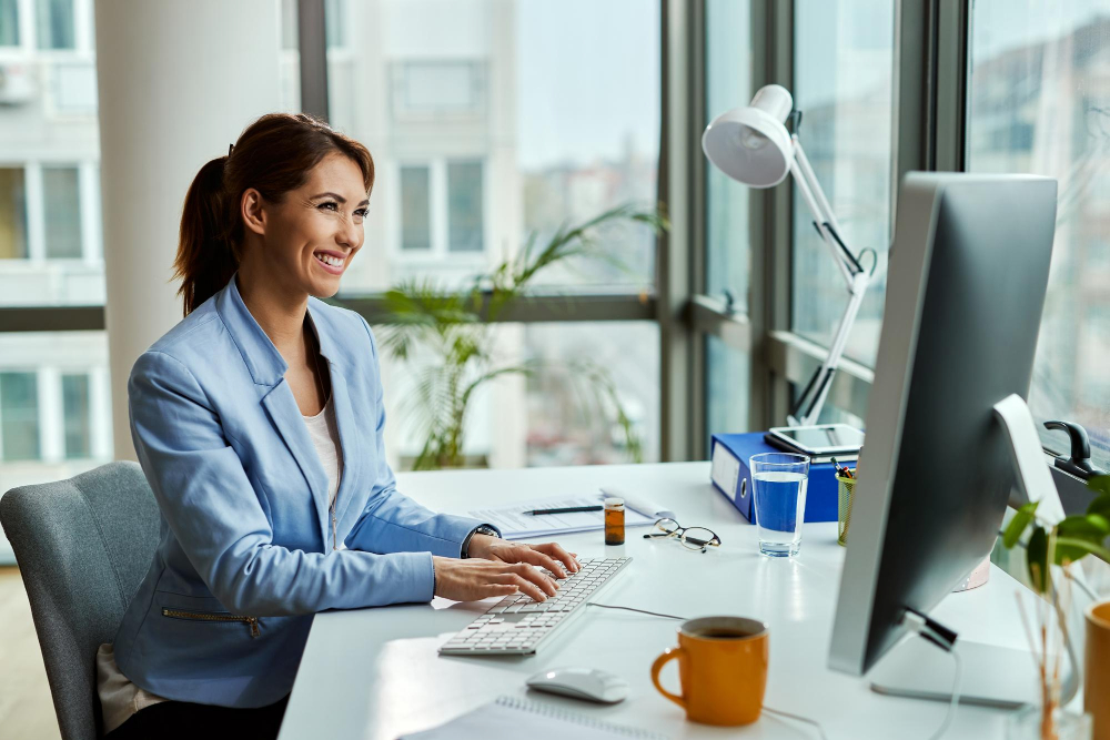 happy-woman-workplace-compliance-datafisher